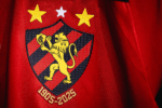 Escudo do Sport Club do Recife representando a adoção de energia renovável e entrada no mercado livre de energia