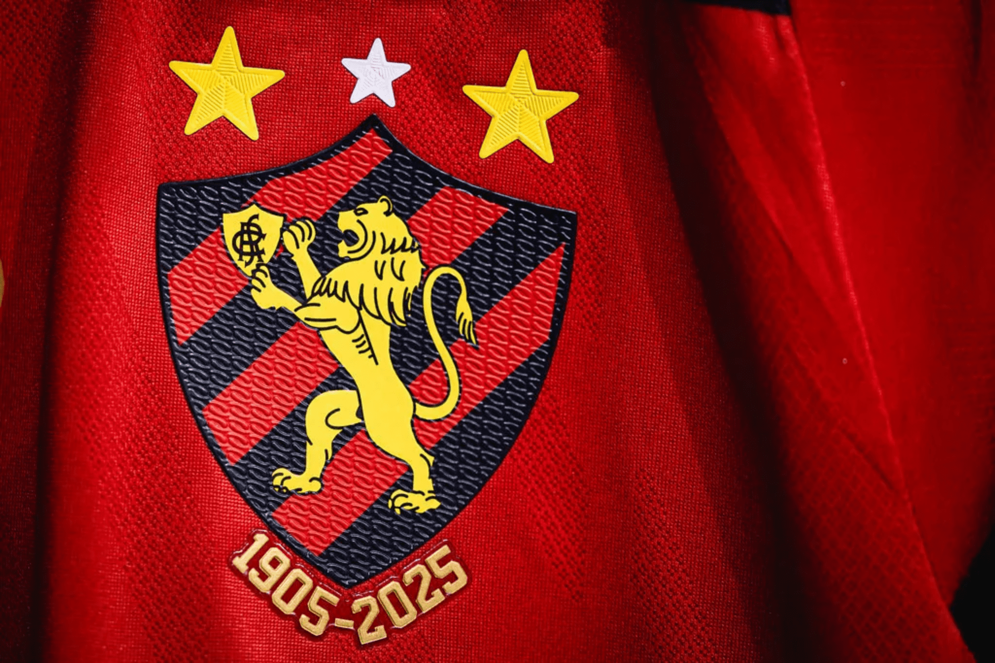Escudo do Sport Club do Recife representando a adoção de energia renovável e entrada no mercado livre de energia